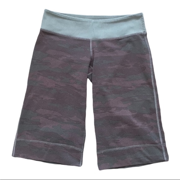 Lululemon Camo Shorts (10) - Picture 6 of 7